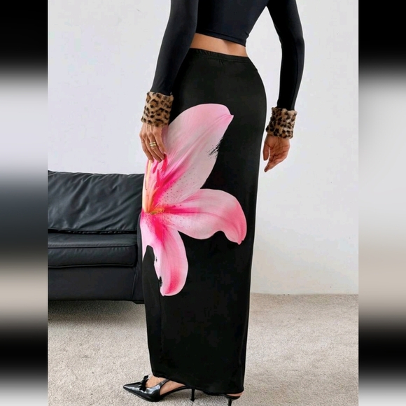 Elegant Black Maxi Skirt with Pink Floral Design - Picture 2 of 5